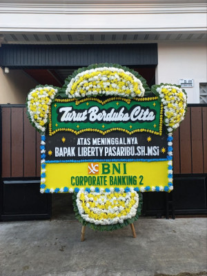 Papan Bunga Duka di Panunggangan Utara
