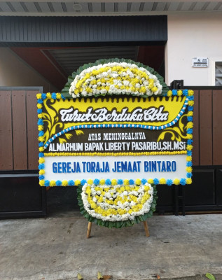 Papan Bunga Duka di Panunggangan Utara
