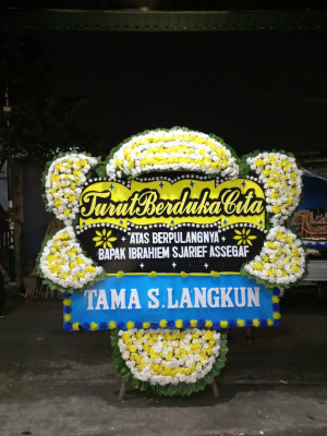 Papan Bunga Duka di Panunggangan Utara